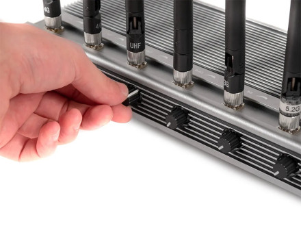 Сверхмощный мультичастотный подавитель «BlackHunter 200-8х42»